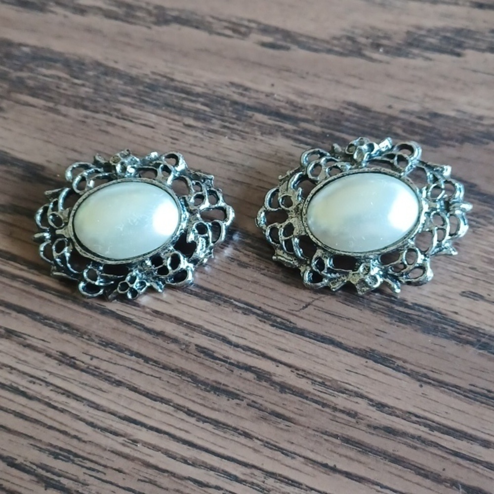 VTG shoe clips, Metal & Faux Pearl, Approx 2"×1.5"